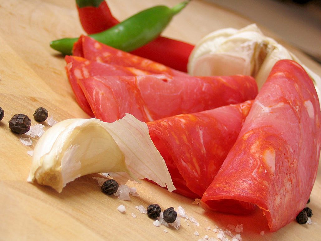 sliced-chorizo-spanish-sausag-1517145-1600x1200-1030x773